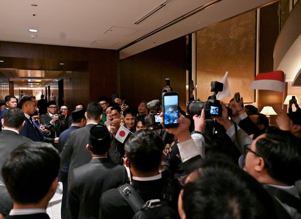 Haru dan Bangga, Diaspora Indonesia Sambut Kedatangan Presiden Prabowo di Tokyo Haru dan Bangga, Diaspora Indonesia Sambut Kedatangan Presiden Prabowo di Tokyo
