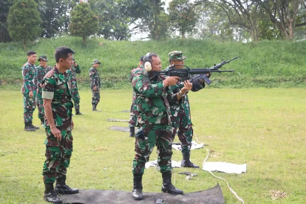 Lanud Sulaiman Gelar Latihan Menembak Senapan untuk Tingkatkan Profesionalisme Prajurit
