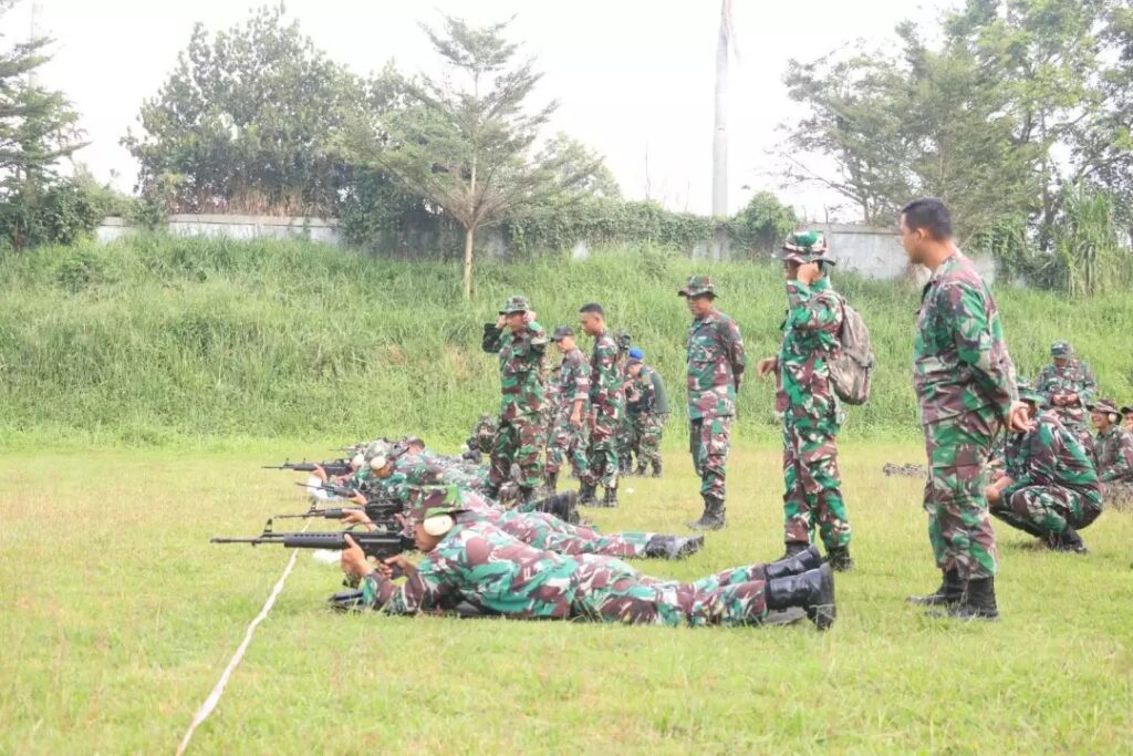 Lanud Sulaiman Gelar Latihan Menembak Senapan untuk Tingkatkan Profesionalisme Prajurit