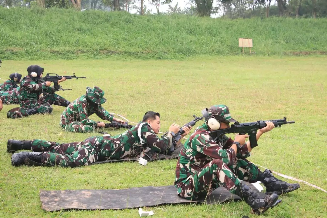Lanud Sulaiman Gelar Latihan Menembak Senapan untuk Tingkatkan Profesionalisme Prajurit Lanud Sulaiman Gelar Latihan Menembak Senapan untuk Tingkatkan Profesionalisme Prajurit
