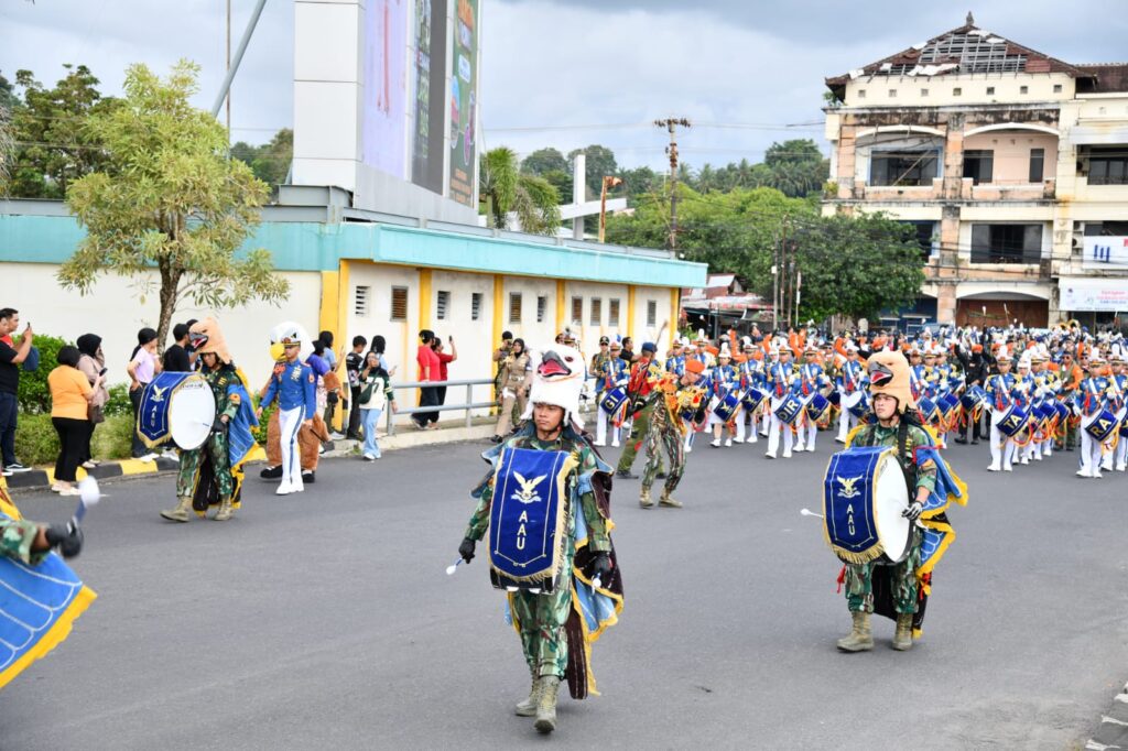 Drumband Gita Dirgantara AAU Pukau Warga Manado Lewat Kirab Spektakuler