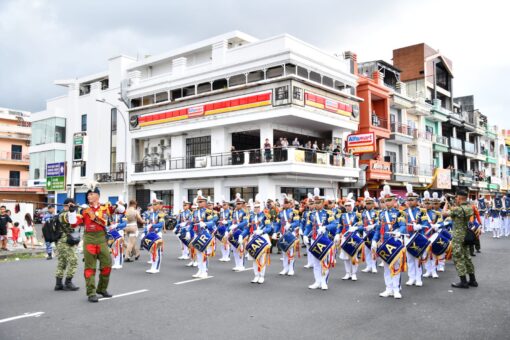 Drumband Gita Dirgantara AAU Pukau Warga Manado Lewat Kirab Spektakuler Drumband Gita Dirgantara AAU Pukau Warga Manado Lewat Kirab Spektakuler