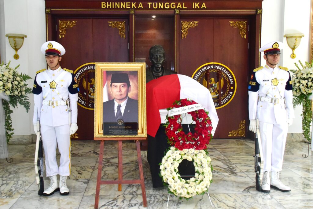 Pangkormar Hadiri Upacara Penghormatan dan Pelepasan Jenazah Prof. Dr. Juwono Sudarsono