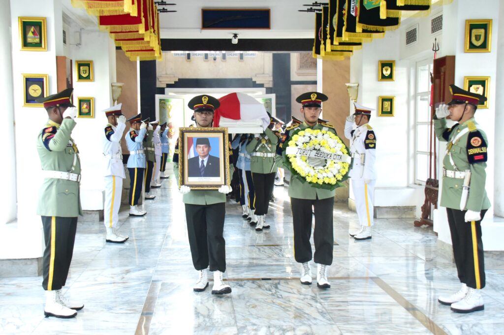 Pangkormar Hadiri Upacara Penghormatan dan Pelepasan Jenazah Prof. Dr. Juwono Sudarsono
