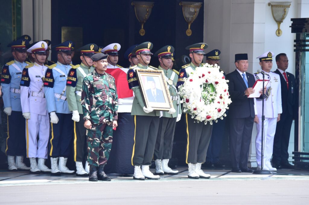 Pangkormar Hadiri Upacara Penghormatan dan Pelepasan Jenazah Prof. Dr. Juwono Sudarsono