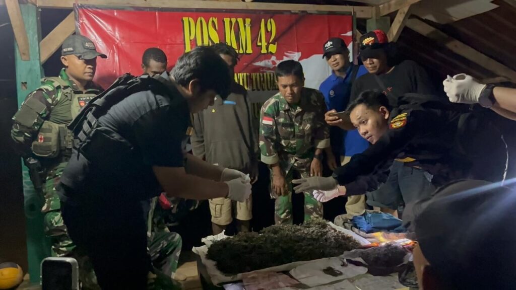 Satgas Yonif 403/WP Gagalkan Penyelundupan 2 Kg Ganja di Perbatasan RI–PNG