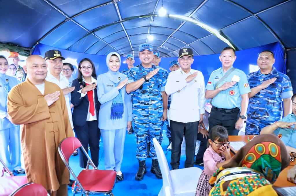 Usai Longsor Cisarua, TNI AU Gelar Bakti Sosial dengan Masyarakat yang Terdampak Bencana
