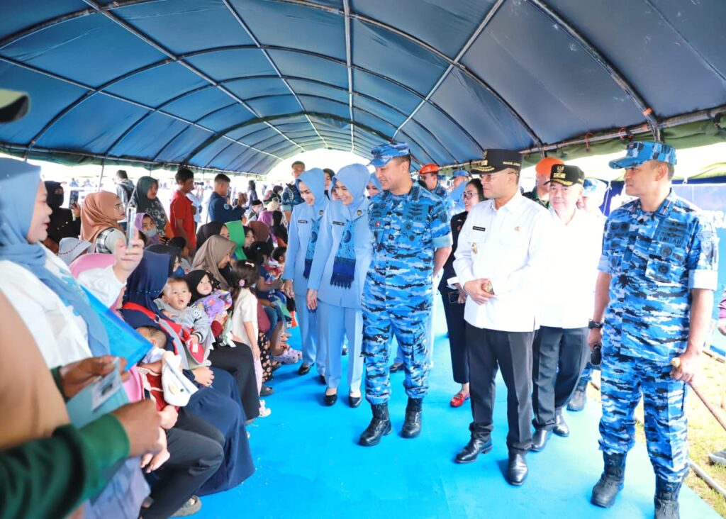 Usai Longsor Cisarua, TNI AU Gelar Bakti Sosial dengan Masyarakat yang Terdampak Bencana