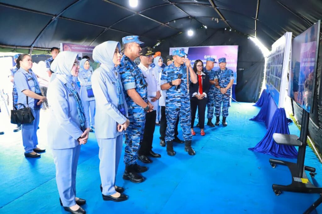 Usai Longsor Cisarua, TNI AU Gelar Bakti Sosial dengan Masyarakat yang Terdampak Bencana