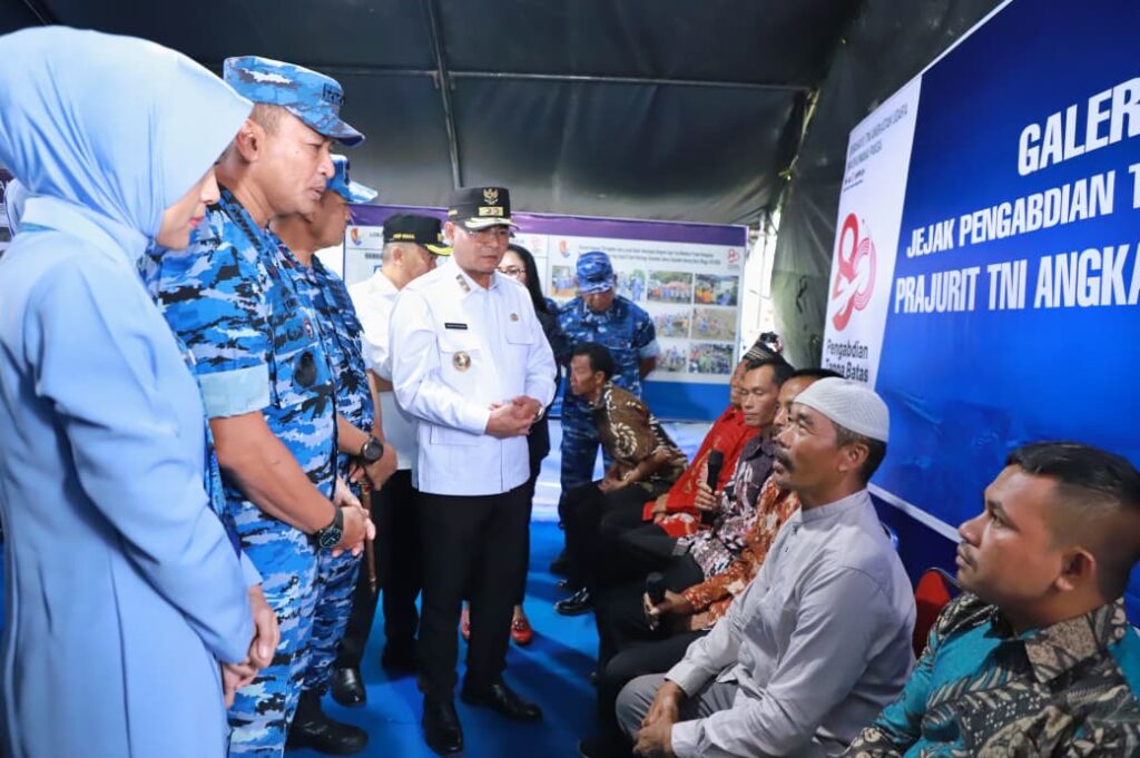 Usai Longsor Cisarua, TNI AU Gelar Bakti Sosial dengan Masyarakat yang Terdampak Bencana