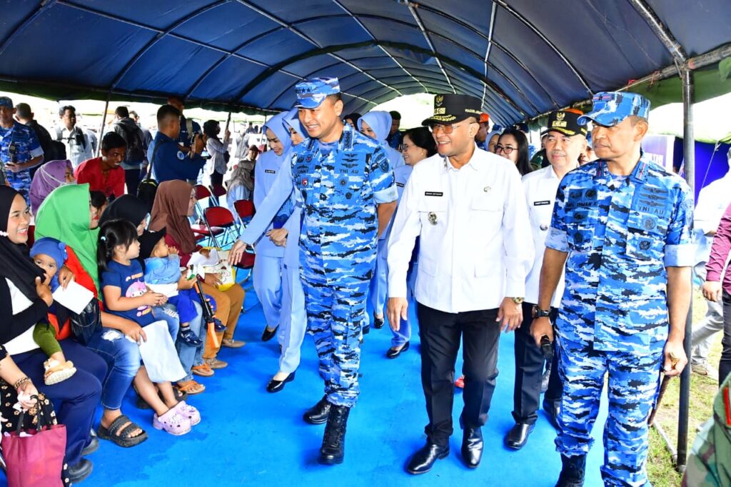 Usai Longsor Cisarua, TNI AU Gelar Bakti Sosial dengan Masyarakat yang Terdampak Bencana