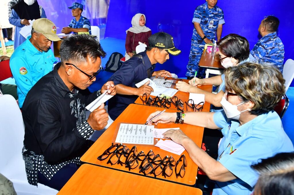 Usai Longsor Cisarua, TNI AU Gelar Bakti Sosial dengan Masyarakat yang Terdampak Bencana