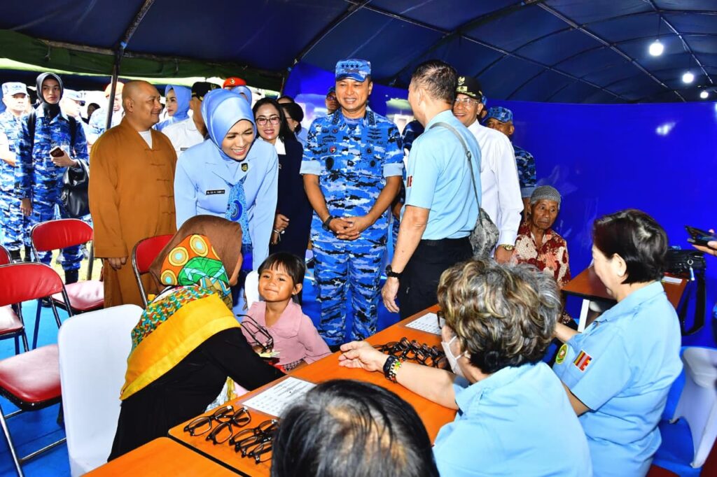 Usai Longsor Cisarua, TNI AU Gelar Bakti Sosial dengan Masyarakat yang Terdampak Bencana