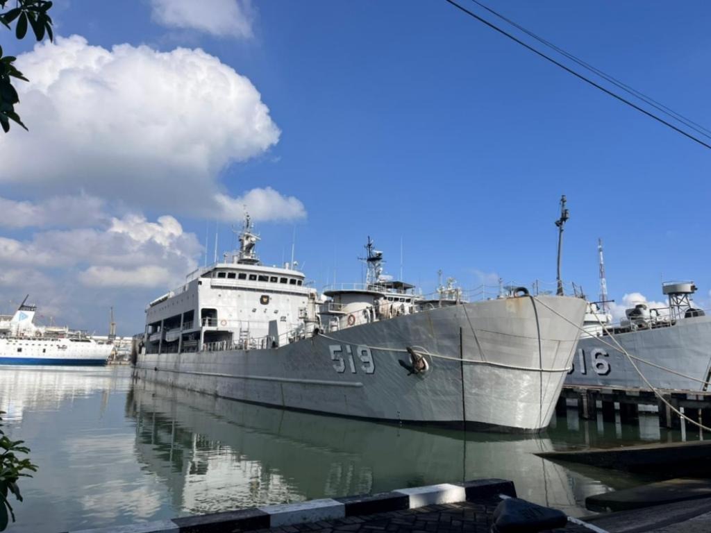 TNI AL Siagakan Ratusan Prajurit dan KRI Kawal Arus Balik Lebaran di Pelabuhan Ketapang TNI AL Siagakan Ratusan Prajurit dan KRI Kawal Arus Balik Lebaran di Pelabuhan Ketapang