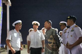 Pererat Diplomasi Maritim, Wamenhan RI Hadiri Resepsi di Kapal Korvet Rusia di Jakarta