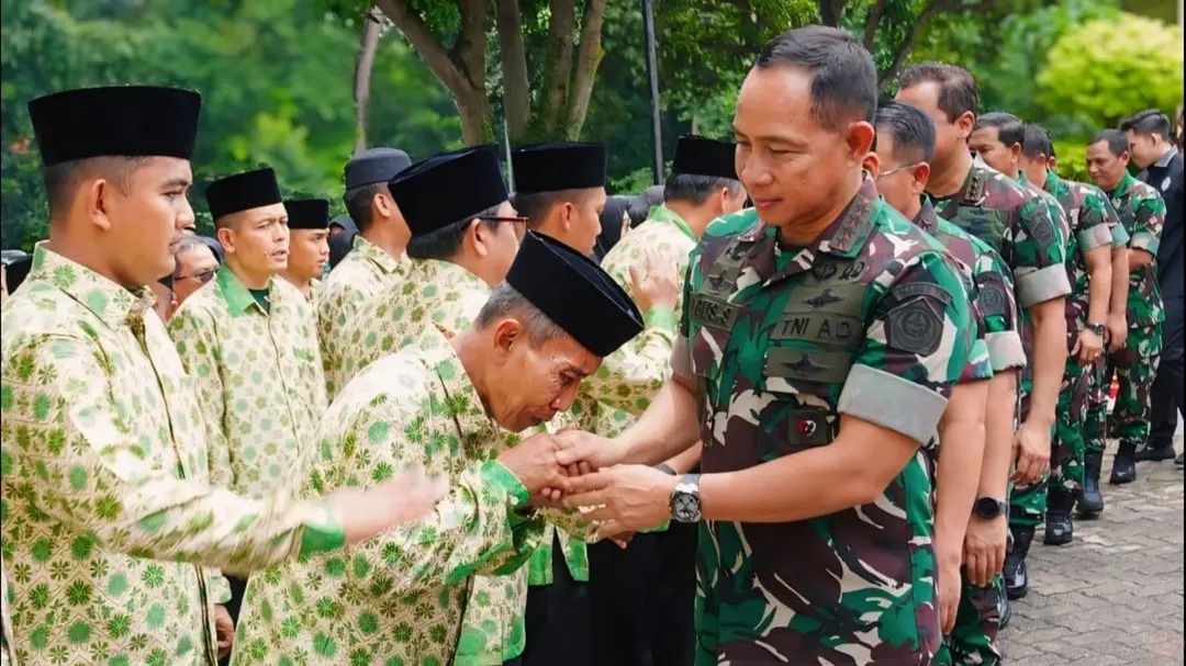 Panglima TNI Berangkatkan Ratusan Prajurit dan ASN Umroh sebagai Bentuk Penghargaan Pengabdian