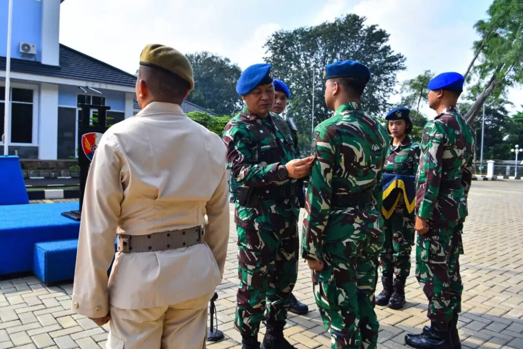 Penuh Kebanggaan, Danlanud Halim Pimpin Upacara Kenaikan Pangkat Personel