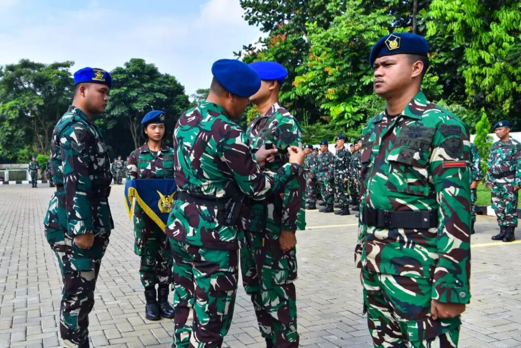Penuh Kebanggaan, Danlanud Halim Pimpin Upacara Kenaikan Pangkat Personel