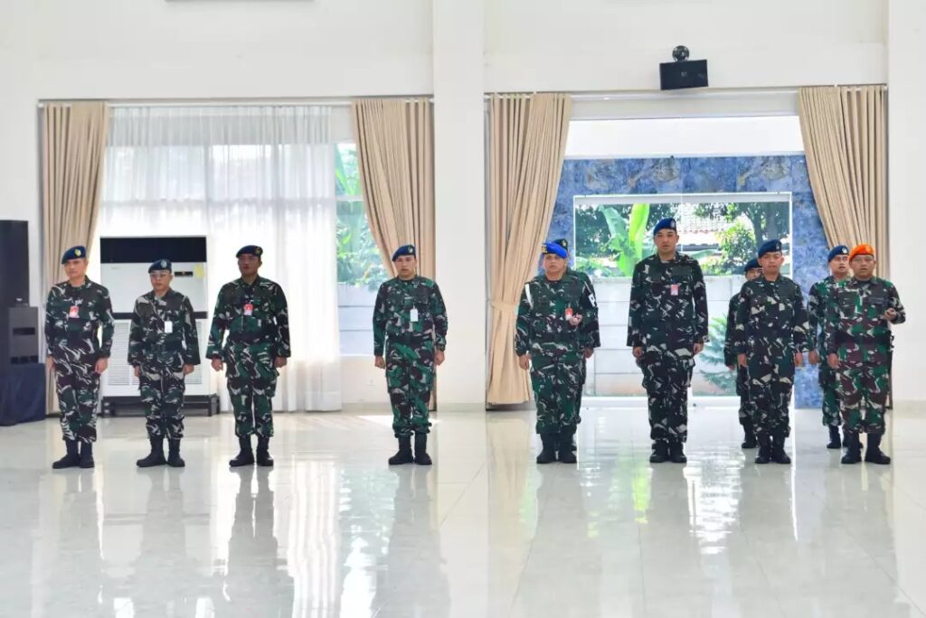 Penuh Kebanggaan, Danlanud Halim Pimpin Upacara Kenaikan Pangkat Personel