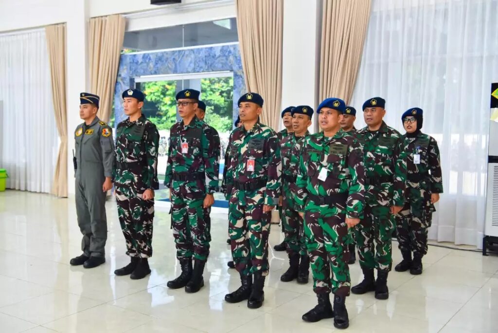 Penuh Kebanggaan, Danlanud Halim Pimpin Upacara Kenaikan Pangkat Personel