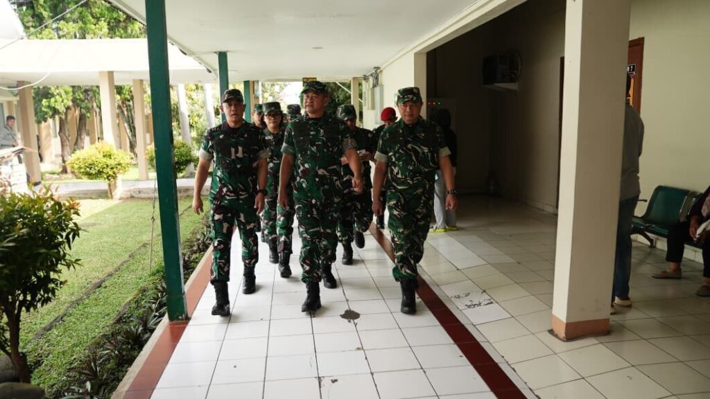 Tinjau RS Dustira, KASAD Tekankan Pelayanan Cepat dan Profesional