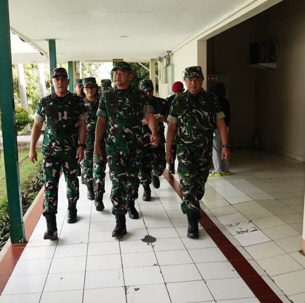Tinjau RS Dustira, KASAD Tekankan Pelayanan Cepat dan Profesional