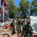 Reaksi Cepat Prajurit TNI Tangani Dampak Gempa M 7,6 di Sulawesi Utara