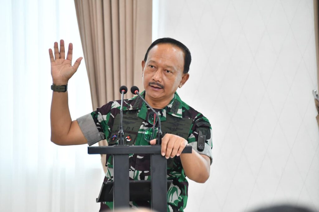 Pastikan Keamanan Pangkalan Udara, Wakasau Tinjau Kesiapan Sistem Keamanan Lanud Roesmin Nurjadin