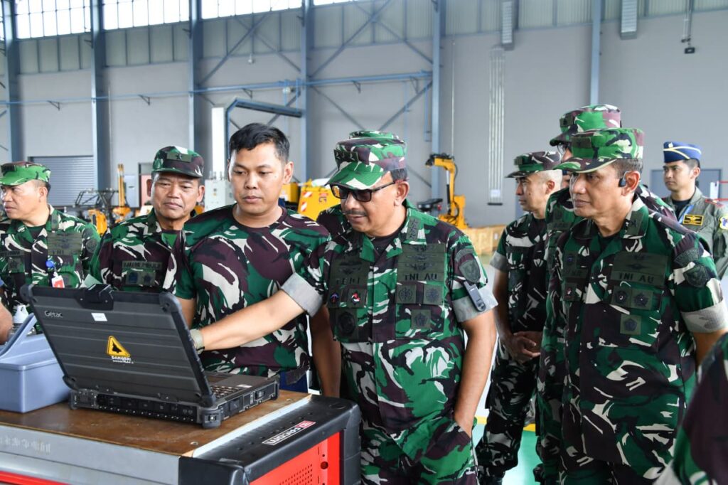 Pastikan Keamanan Pangkalan Udara, Wakasau Tinjau Kesiapan Sistem Keamanan Lanud Roesmin Nurjadin
