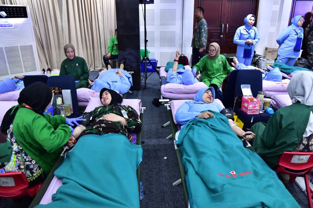 Ribuan Personel TNI AU Ikuti Donor Darah Serentak, Targetkan Rekor MURI