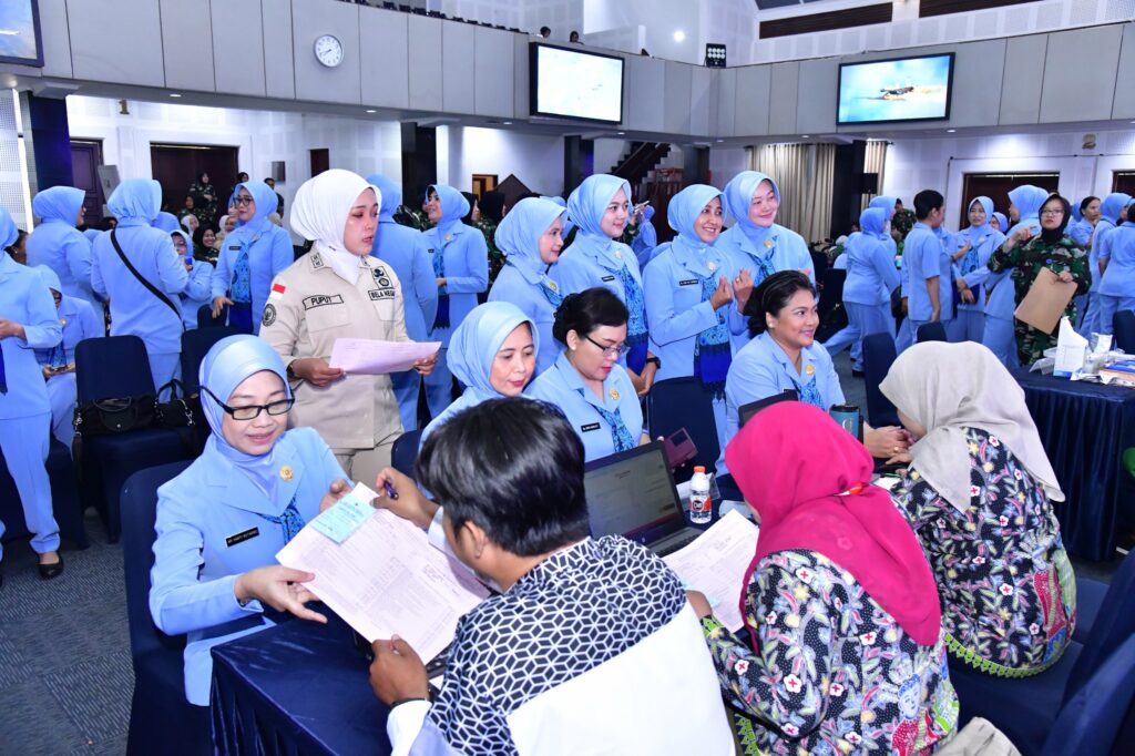 Ribuan Personel TNI AU Ikuti Donor Darah Serentak, Targetkan Rekor MURI