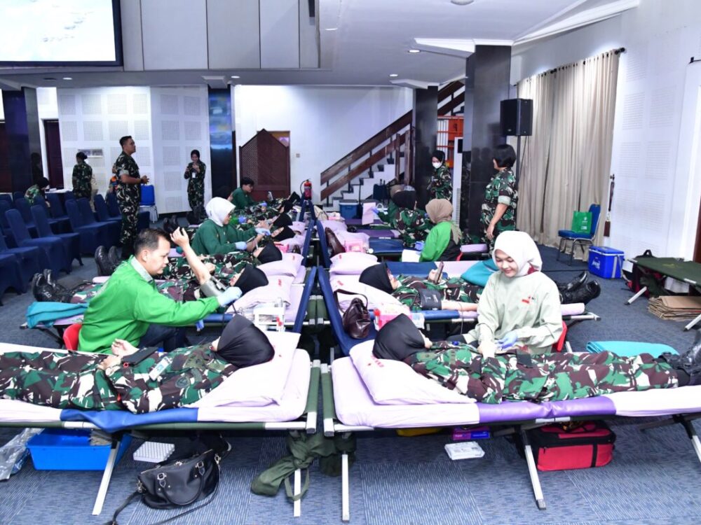 Ribuan Personel TNI AU Ikuti Donor Darah Serentak, Targetkan Rekor MURI