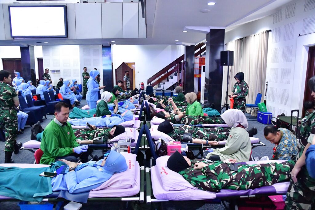 Ribuan Personel TNI AU Ikuti Donor Darah Serentak, Targetkan Rekor MURI