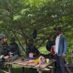 Satgas Pamtas Yonif 763/SBA Pos Joshiro Laksanakan Anjangsana, Pererat Hubungan dengan Masyarakat Satgas Pamtas Yonif 763/SBA Pos Joshiro Laksanakan Anjangsana, Pererat Hubungan dengan Masyarakat