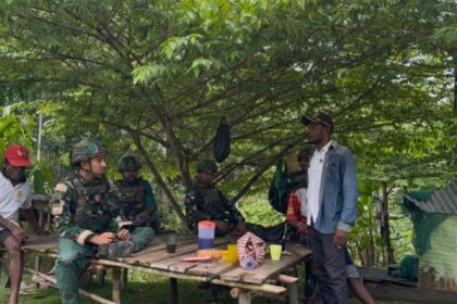 Satgas Pamtas Yonif 763/SBA Pos Joshiro Laksanakan Anjangsana, Pererat Hubungan dengan Masyarakat