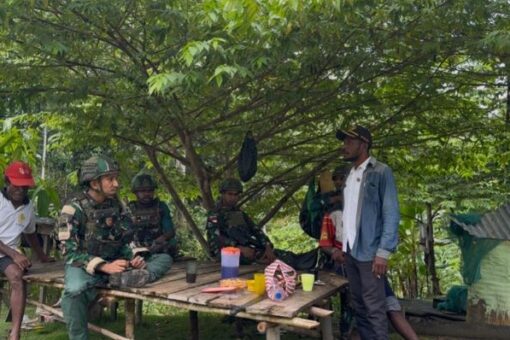 Satgas Pamtas Yonif 763/SBA Pos Joshiro Laksanakan Anjangsana, Pererat Hubungan dengan Masyarakat Satgas Pamtas Yonif 763/SBA Pos Joshiro Laksanakan Anjangsana, Pererat Hubungan dengan Masyarakat