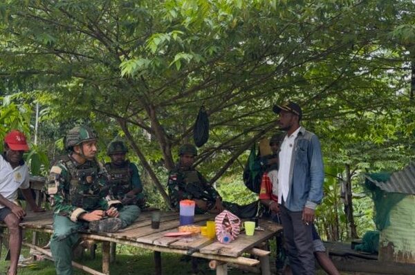 Satgas Pamtas Yonif 763/SBA Pos Joshiro Laksanakan Anjangsana, Pererat Hubungan dengan Masyarakat