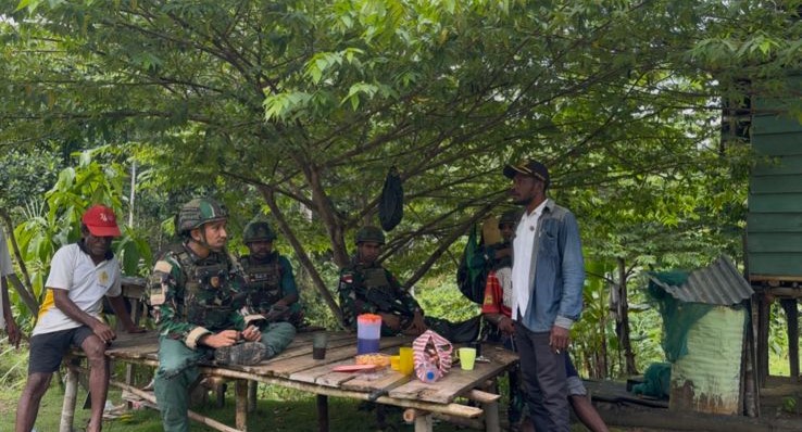 Satgas Pamtas Yonif 763/SBA Pos Joshiro Laksanakan Anjangsana, Pererat Hubungan dengan Masyarakat