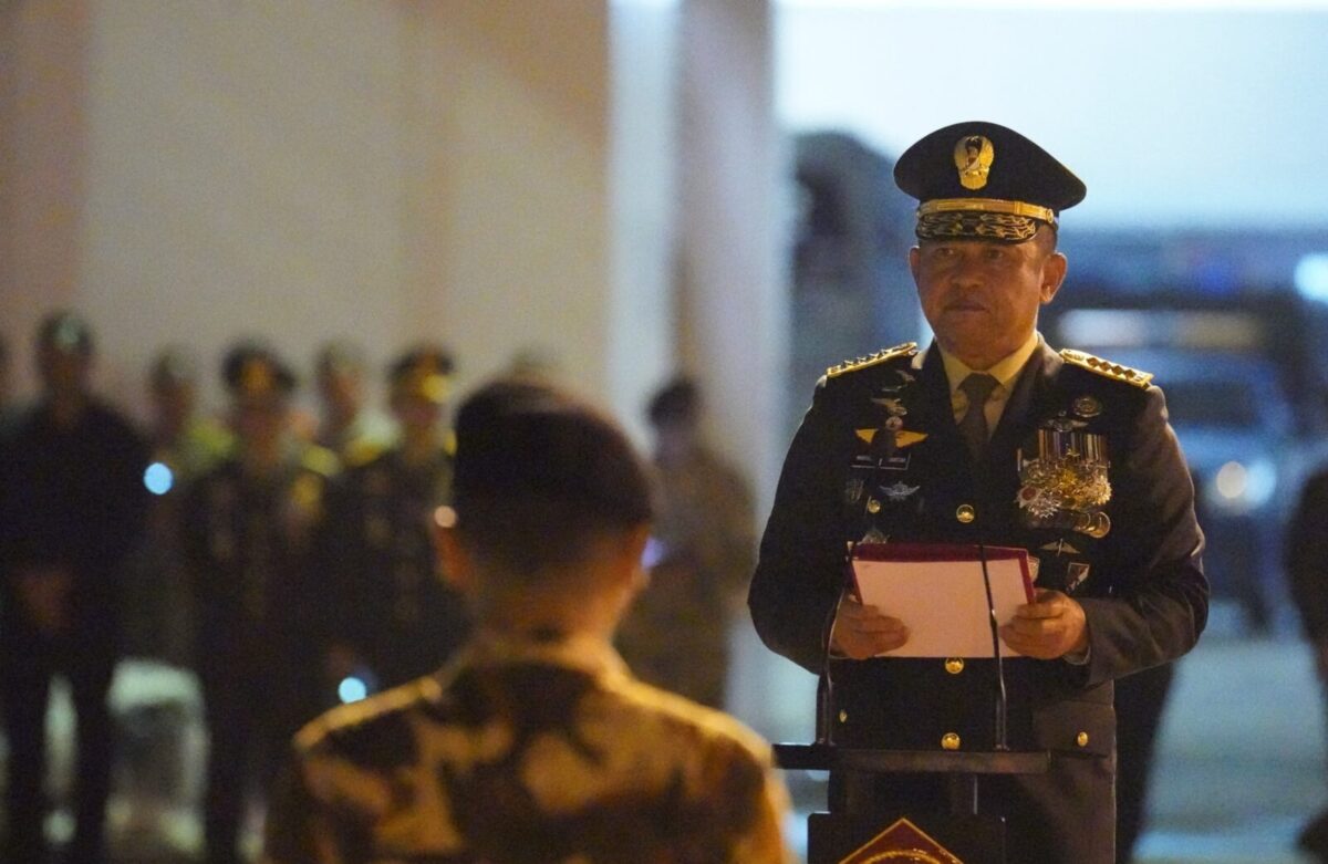 KASAD Pimpin Pelepasan Tiga Jenazah Prajurit TNI Satgas UNIFIL di Soekarno-Hatta KASAD Pimpin Pelepasan Tiga Jenazah Prajurit TNI Satgas UNIFIL di Soekarno-Hatta