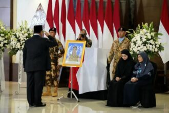 Presiden RI Berikan Penghormatan Terakhir kepada Tiga Prajurit TNI Gugur dalam Misi UNIFIL Presiden RI Berikan Penghormatan Terakhir kepada Tiga Prajurit TNI Gugur dalam Misi UNIFIL