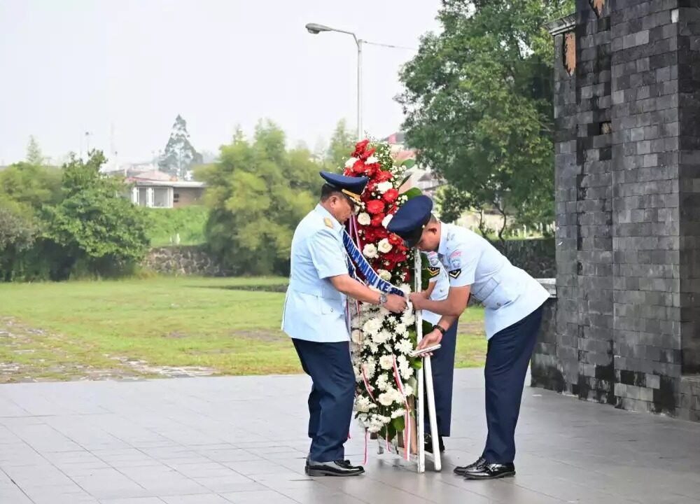 Peringatan HUT ke-80 TNI AU, Lanud Sulaiman Ikuti Ziarah di TMP Cikutra Bandung