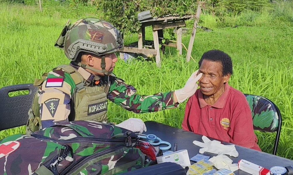 Satgas Yon Parako 466 Pasgat Hadirkan Layanan Kesehatan Gratis untuk Warga Jayapura Papua