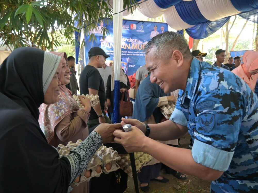 Gerakan Pangan Murah di Banda Aceh, Lanud SIM dan Pemkot Banda Aceh Salurkan 1.000 Paket Sembako
