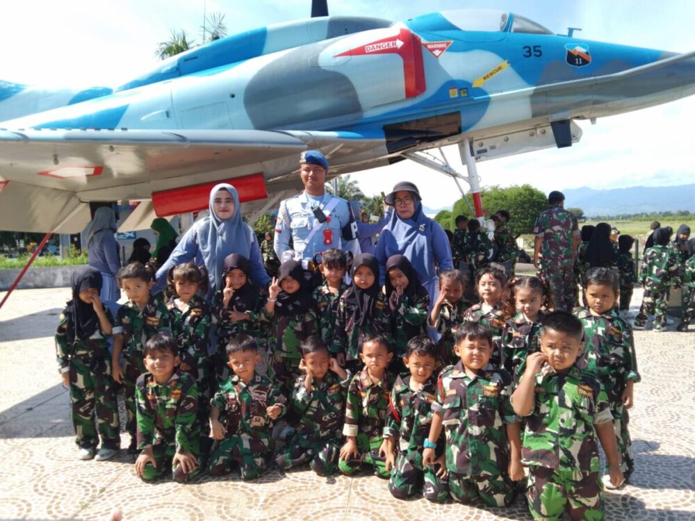 Lanud Sultan Iskandar Muda Kenalkan Dunia Dirgantara kepada Siswa TK dan PAUD