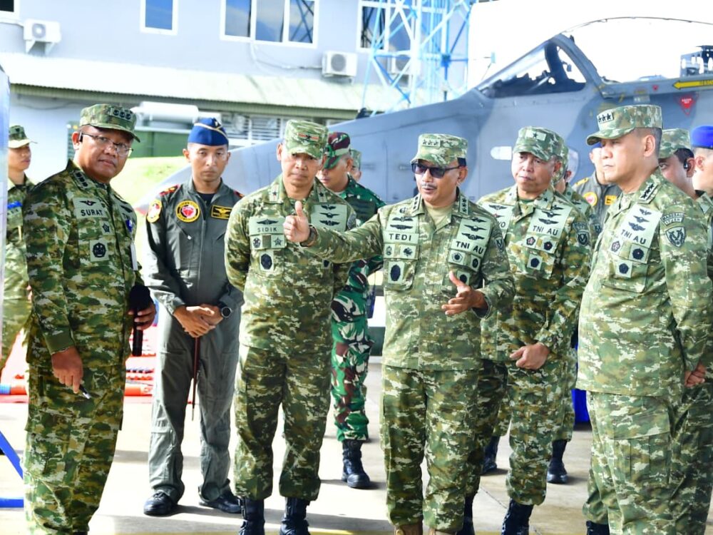 Tinjau Kesiapan Operasional di Kalimantan Barat, Wakasau Tekankan Profesionalisme Prajurit TNI AU