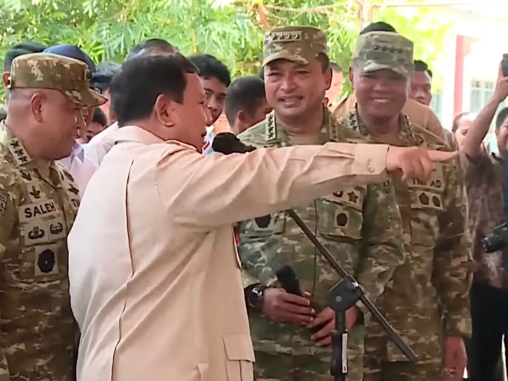 Momen Kebersamaan Presiden dan KASAU di Miangas Hadirkan Kehangatan di Pulau Terluar Utara Indonesia