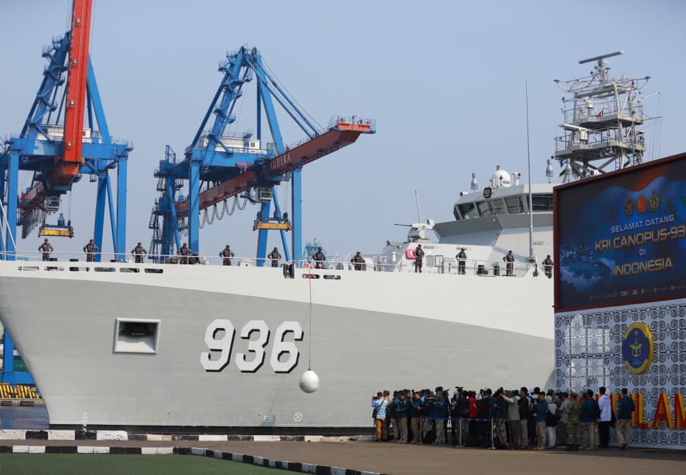 Modernisasi Alpalhankam TNI Berlanjut, KASAU Sambut Kedatangan KRI Canopus-936