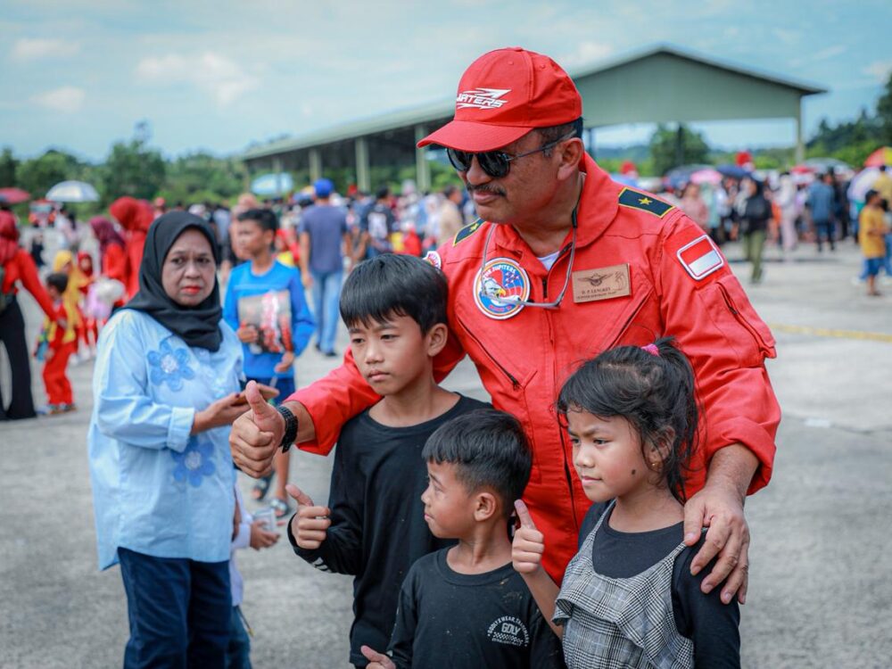 Usai Tampil di HUT ke-65 RBAF, Jupiter Aerobatic Team Dekatkan Dunia Kedirgantaraan kepada Warga Tarakan