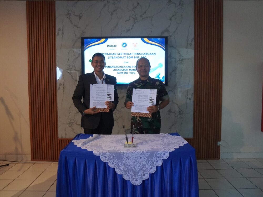 Dislitbangau Terima Penghargaan atas Sukses Pengembangan Bom Udara BNT-250 dan BNL-250 Buatan Dalam Negeri