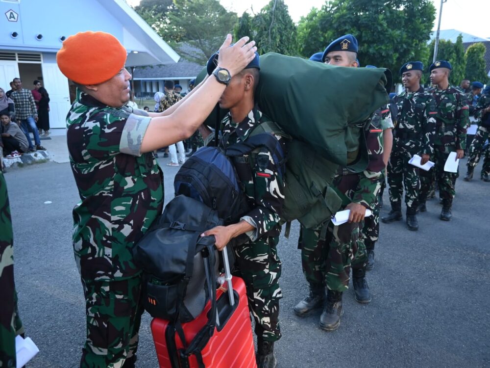 Danwingdik 400/Matukjur Lepas Mantan Siswa Semata PK TNI AU Angkatan ke-92 Menuju Pendidikan Kejuruan